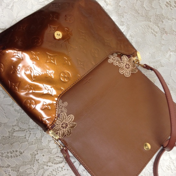 Louis Vuitton Bronze Vernis Shoulder-Crossbody - Picture 13 of 15